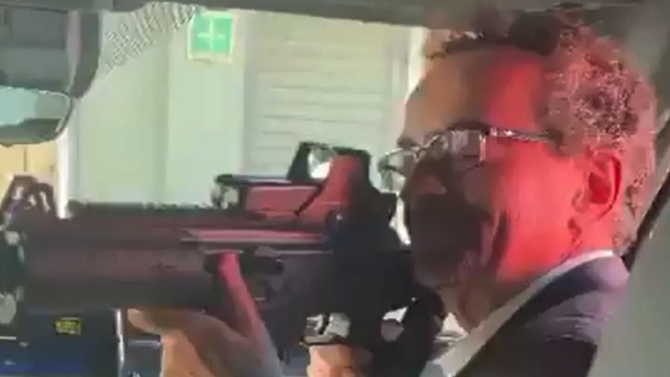 Ambasador Velike Britanije u Meksiku „uperio oružje u saradnike" pa se povukao sa dužnosti 1 ambasador