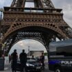 Francuska: Misteriozni kovčezi kod Ajfelove kule u Parizu, sumnja se na ruski rukopis 12
