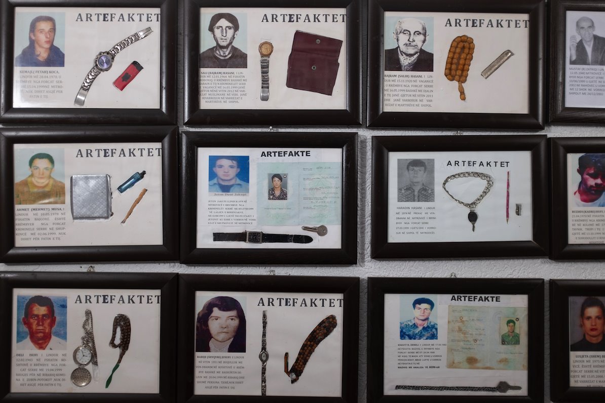 „Ni živ, ni mrtav": Žene sa Kosova već 25 godina tragaju za nestalima 9 Organisations on both sides of the conflict work to keep the memory of the missing alive