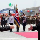 Severna Koreja i Rusija: Limuzina, servis za čaj i 'biste' među poklonima koje su razmenili Putin i Kim 10