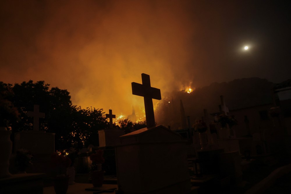 Grčka: Vatromet sa jahte izazvao veliki šumski požar, 13 uhapšeno 2 grčka, požar