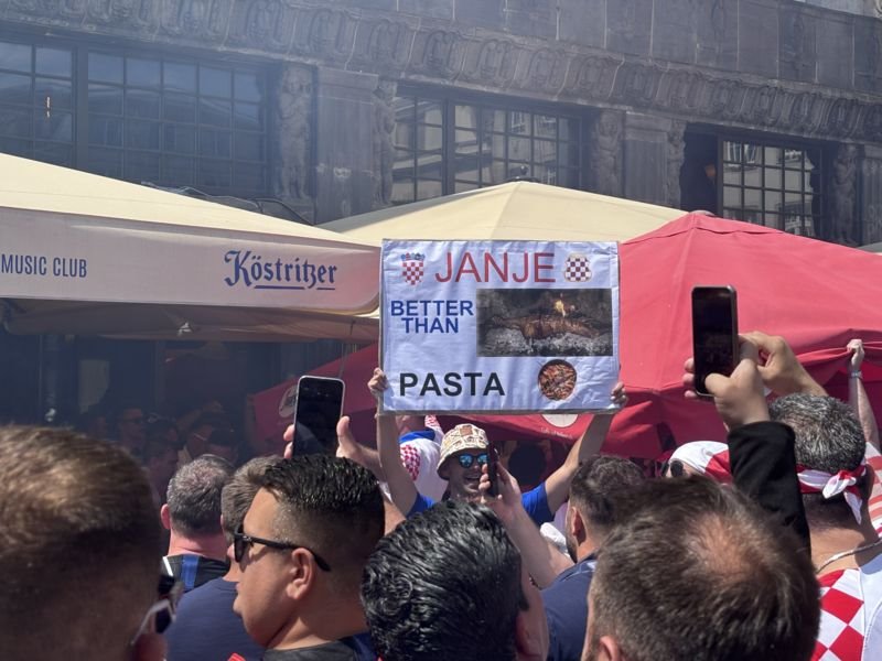 Euro 2024: Hrvate sekunde delile od drugog mesta, Albanci idu kući 10 Hrvati, hrvatski navijači