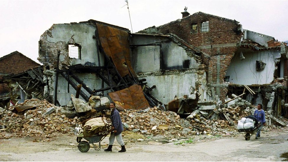 „Mislio sam da sam jedini kojem se ovo dogodilo": Muškarci silovani tokom rata na Kosovu prekidaju ćutanje 3 Mnogi etnički Albanci su deo rata proveli u izbeglištvu u Albaniji i Crnoj Gori
