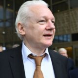 Džulijan Asanž Džulijan Asanž je slobodan čovek, nagodio se sa Amerikom 5