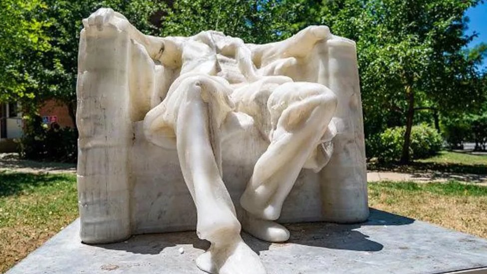 Amerika i toplotni talas: Istopio se voštani kip Abrahama Linkolna u Vašingtonu 1 Statua Abrahama Linkolna