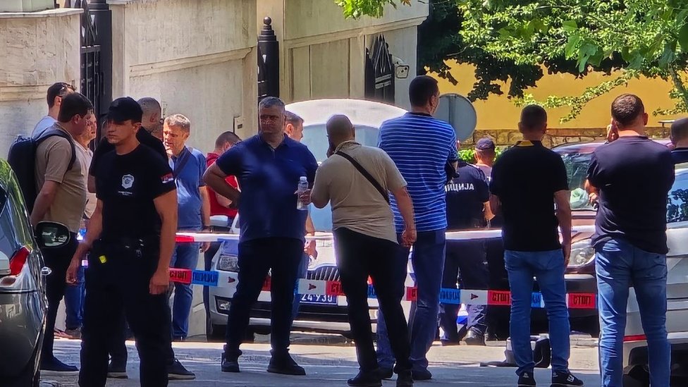 Srbija i Izrael: Ranjavanje žandarma ispred ambasade Izraela „teroristički čin", ocenjuju vlasti u Beogradu 2 Beograd, 29. jun 2024.