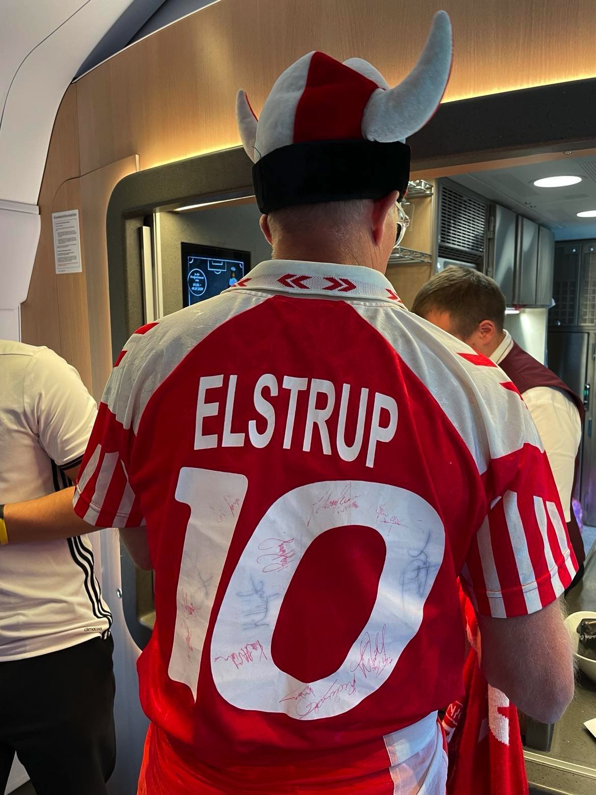 Euro 2024: Dnevnik iz voza - bavarske kobasice, vikinzi i major Tom 7 Jens Nilsen