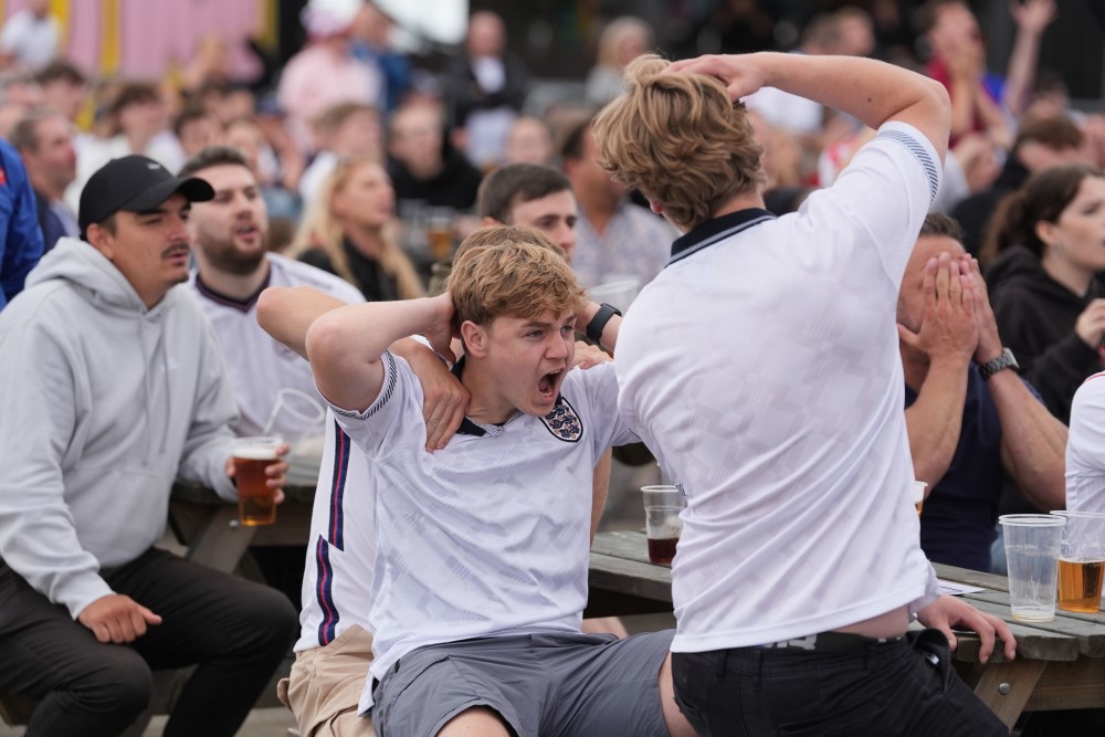 Euro 2024: Slovake delilo 60 sekundi od senzacije, Belingem i Kejn spasili Engleze 5 engleska, engleski navijači