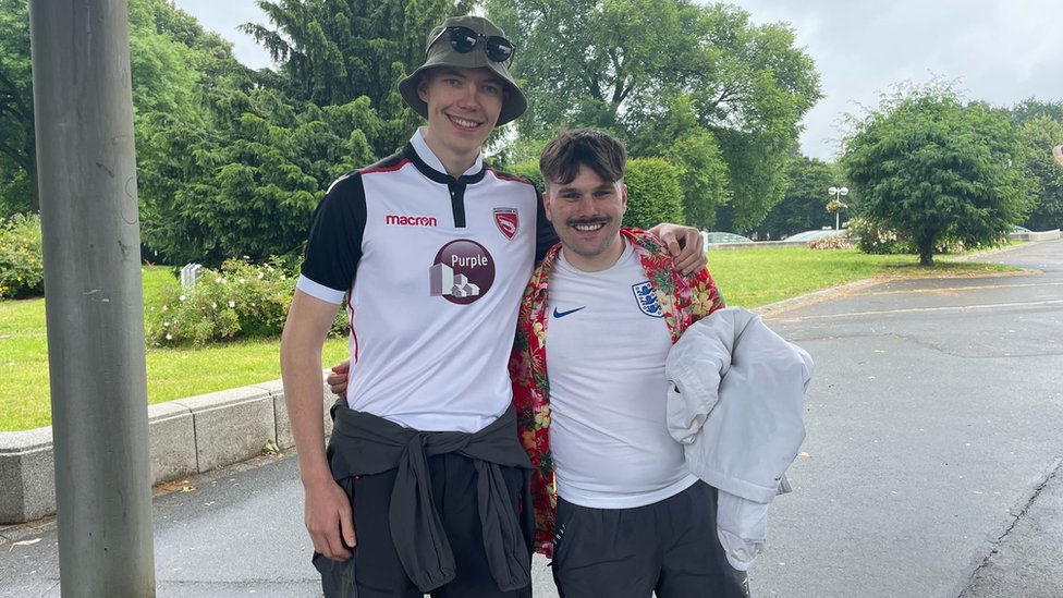 Euro 2024: Slovake delilo 60 sekundi od senzacije, Belingem i Kejn spasili Engleze 19 engleska, engleski navijači