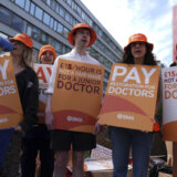 Hiljade engleskih lekara u štrajku neposredno pred izbore 4. jula 4