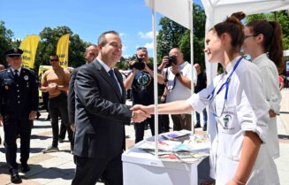 Ministar unutrašnjih poslova Ivica Dačić u Valjevu na manifestaciji povodom projekta Karavan bezbednosti saobraćaja Dačić: Vizija o nula poginule dece u saobraćaju je naša najvažnija obaveza (FOTO, VIDEO) 2