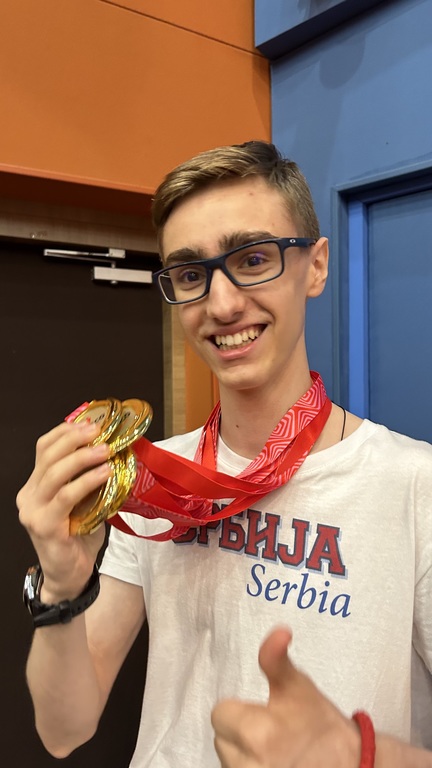 Đak Matematičke gimnazije osvojio pet zlatnih medalja na Olimpijadi u Singapuru 2 Đak Matematičke gimnazije osvojio pet zlatnih medalja na Olimpijadi u Singapuru 2