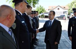 Ministar unutrašnjih poslova Ivica Dačić u Valjevu na manifestaciji povodom projekta Karavan bezbednosti saobraćaja Dačić: Vizija o nula poginule dece u saobraćaju je naša najvažnija obaveza (FOTO, VIDEO) 14