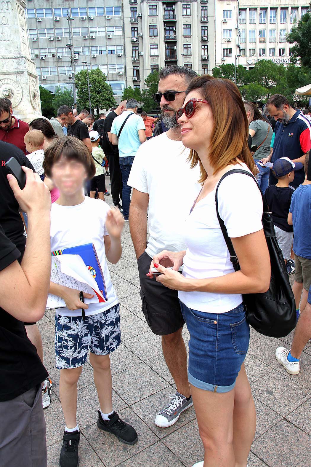 I venčanje može da pričeka kad su sličice u pitanju: Kako izgleda menjaža kod hotela Moskva (FOTO) 2 I venčanje može da pričeka kad su sličice u pitanju: Kako izgleda menjaža kod hotela Moskva (FOTO) 2