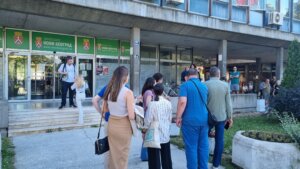 Novobeogradski odbor Demokratske stranke (DS) danas u saopštenju traži održavanje izbora na Novom Beogradu.