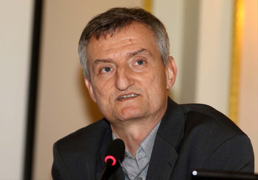 "Božićni pokloni su spremni kao i zagrljaji i to je sasvim dovoljno": Sagovornici Danas o obeležavanju Božića 6 "Božićni pokloni su spremni kao i zagrljaji i to je sasvim dovoljno": Sagovornici Danas o obeležavanju Božića 4