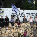 Očajanje porodica talaca raste, strahuje se da preko polovine zatočenih nije živo 10