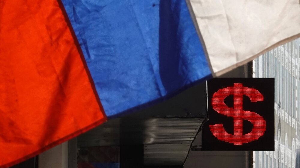 "U kasi ostala samo novčanica od 100 dolara": Moskovski tajms tvrdi da je nestašica deviza u bankama u Rusiji 1