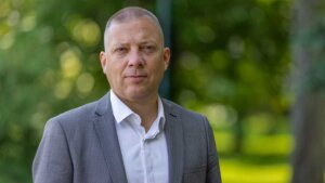 Portparol opozicione stranke Liga socijaldemokrata Vojvodine – Vojvođani (LSV) Aleksandar Marton danas je poručio predsedniku Saveza vojvođanskih Mađara (SVM) Balintu Pastoru, da je zbog koalicije sa Srpskom naprednom strankom (SNS) "odgovoran za drastičan pad broja Mađara u Vojvodini".