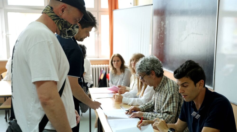 Opozicija u Subotici optužila SNS za kupovinu glasova i vođenje paralelnih biračkih spiskova 9