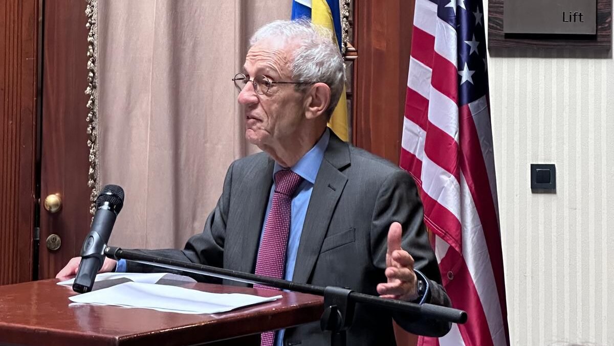 "Vučić postrojio Srbiju uz Rusiju i želi da uzme deo Kosova": Danijel Server oštro kritikuje srpskog predsednika, ali i Zapad 2 "Vučić postrojio Srbiju uz Rusiju i želi da uzme deo Kosova": Danijel Server oštro kritikuje srpskog predsednika, ali i Zapad 2