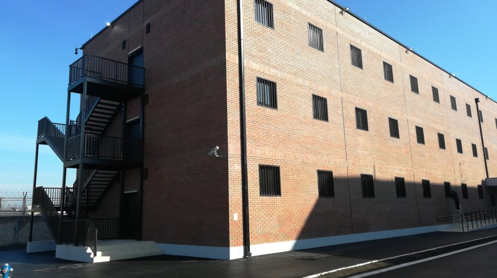 Zaposleni u KPZ u Sremskoj Mitrovici dali krv za radnike povređene u prevrnutom autobusu 1