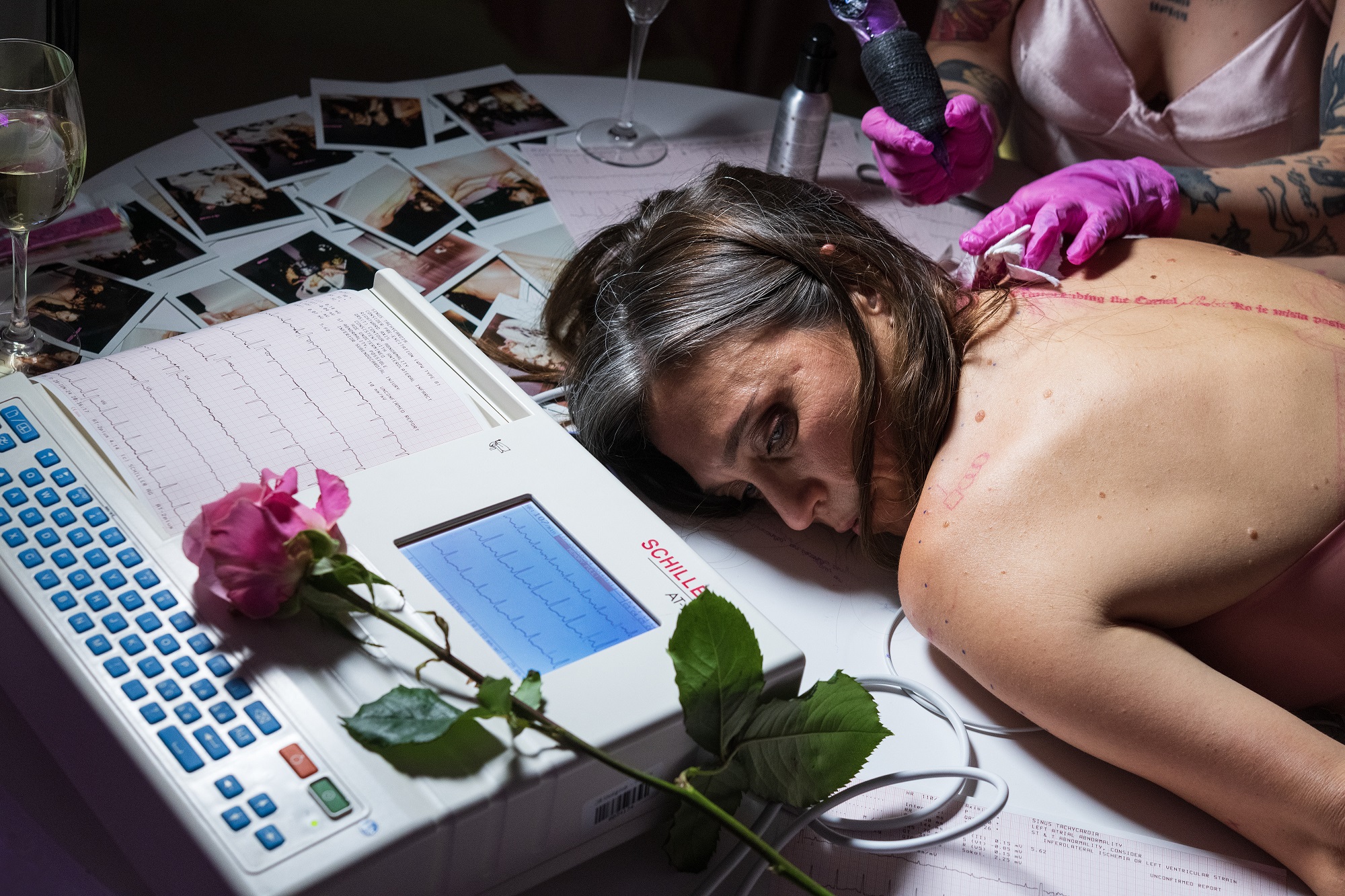 “The Arrangement(s)” (FOTO) Istetovirano na umetničinoj koži: Otvorena izložba “The Arrangement(s)” Marine Marković 3