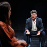 Na dve daske i sa puno strasti priča o očajnim ljudima, deci, porodici, rodnom nasleđu, predrasudama: Premijera predstave “Kramer protiv Kramera” u BDP 4