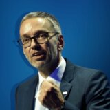 "Nesuđeni novinar koji voli ekstremne sportove": Ko je Herbert Kikl, čija je Slobodarska stranka pobedila na izborima za EP u Austriji? 9