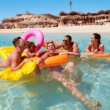 Evo nas na plaži u Hurgadi – dođite i vi! 1