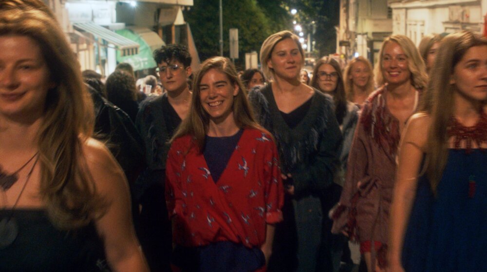 Moda se rađa na ulici: “Beograd”, nova kolelcija Zore Mojsilović oduševila publiku ispred galerije Zvono 1