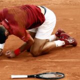 Novak Đoković se povukao sa Rolan Garosa zbog povrede kolena 4