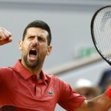 Novak Đoković pobedio u osmini finala Rolan Garosa: Uprkos povredi kolena šampion došao do neverovatnog trijumfa 4