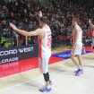 Incidenti posle derbija, Mitrović i Lazić sprečili navijače da uđu u teren (VIDEO) 11