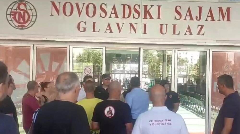 Bačen suzavac na novinare, opozicione aktiviste i građane na Novosadskom sajmu 5