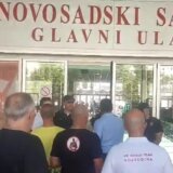 Bačen suzavac na novinare, opozicione aktiviste i građane na Novosadskom sajmu 2