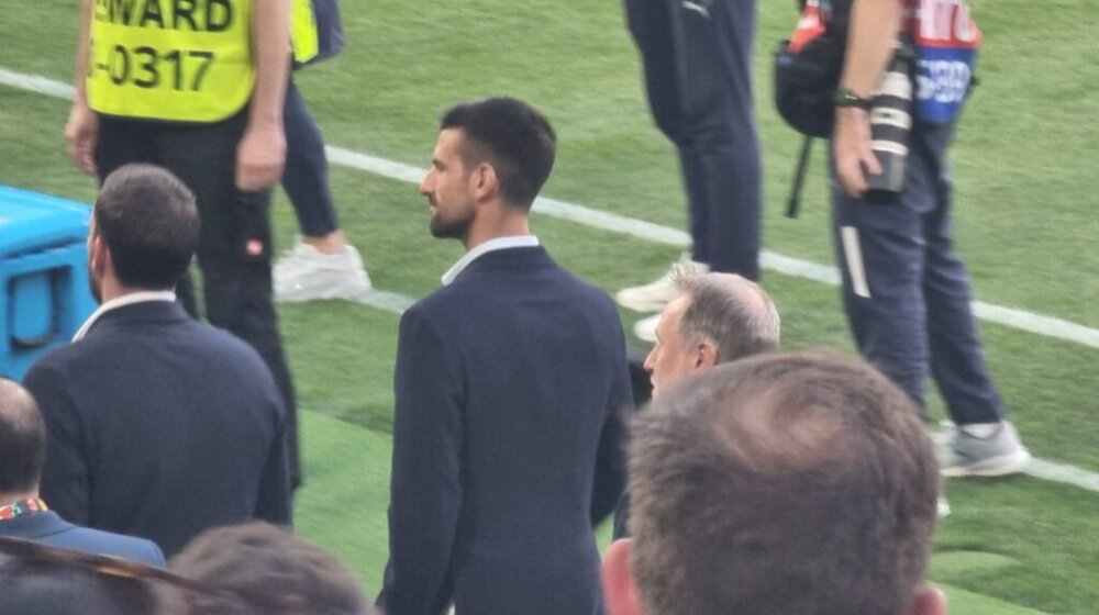 Novak Đoković poručio fudbalerima Srbije: Srce, glava i ona stvar (VIDEO) 1