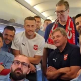 Vučić u avionu s "orlovima" pred polazak na EURO: Srbija je uz vas, i ako izgubite dočekaćemo vas kao pobednike (VIDEO) 14