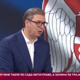 "Što morate da dovodite trubače drugi dan?": Vučić prekorio SNS u Nišu, poručio im da sednu i razgovaraju 14