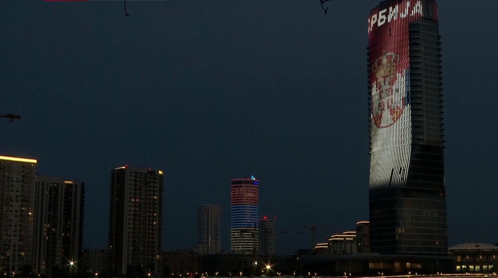 Dodik i Vučić se obratili na terasi Tržnog centra "Galerija": 1