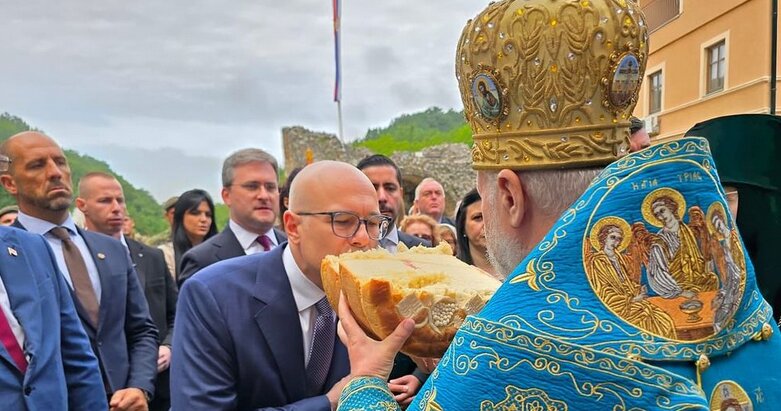 Šta će biti sa liderom SNS-a Milošem Vučevićem, čeka li ga scenario "srpskog Sanadera"? 1