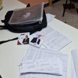 Građanski pokret "Bravo" iz Novog Sada došao u posed torbe u kojoj se nalaze paralelni birački spiskovi 13