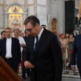 Vučić na molebanu za Srbiju i Republiku Srpsku: Molimo se da sve nesloge ostanu iza nas (FOTO) 1