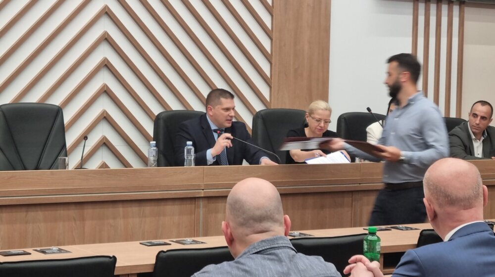 Nikola Nikodijević izabran za predsednika Skupštine grada Beograda, a Biljana Živković za sekretara: Naredne nedelje izbor Šapića za gradonačelnika 1