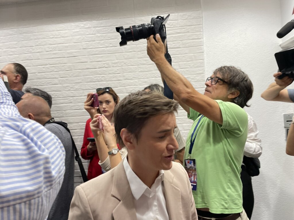 Vučić stigao u izborni štab SNS 2