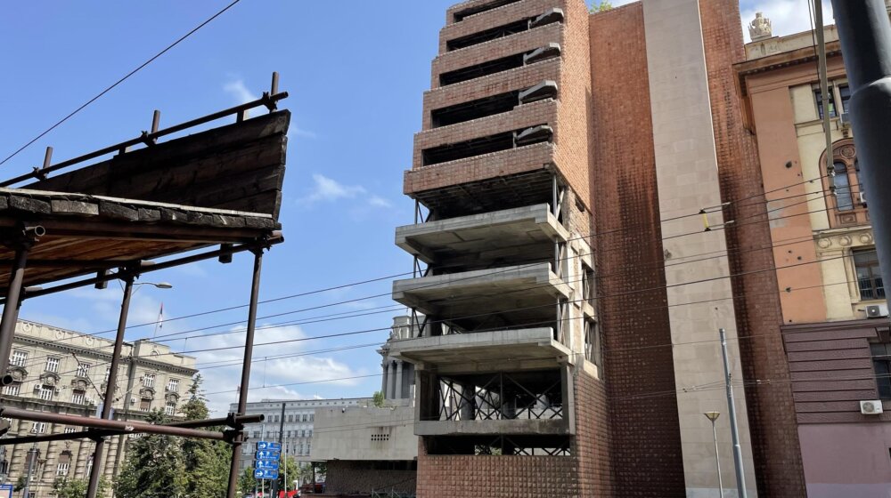 Otvara se pitanje nezaustavljivog bezvlašća: Stručna služba Republičkog zavoda za zaštitu spomenika kulture povodom odluke Vlade da ukine status kulturnog dobra Generalštabu 1