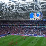 Poseban gost na meču Srbije i Engleske: Đoković se obratio srpskim navijačima preko video-bima (VIDEO) 6