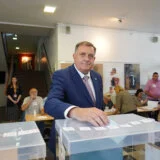 Najviši funkcioneri RS, Dodik i Stevandić, glasali na lokalnim izborima u Beogradu 4