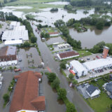 Poplave u Nemačkoj, hiljade evakuisane, udavio se vatrogasac 5