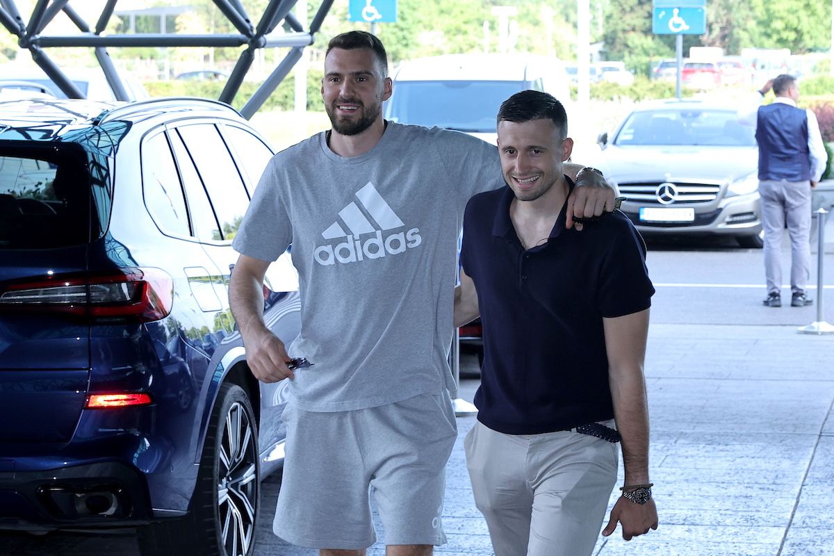 Okupila se muška košarkaška reprezentacija za olimpijske izazove: Nikola Jokić glavna zvezda (FOTO, VIDEO) 4 Okupila se muška košarkaška reprezentacija za olimpijske izazove: Nikola Jokić glavna zvezda (FOTO, VIDEO) 4